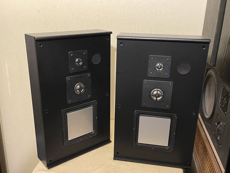 Немецкая музыкальная 3-х полосная HI-FI акустика SABA ATM-60 (80Вт/8Ом