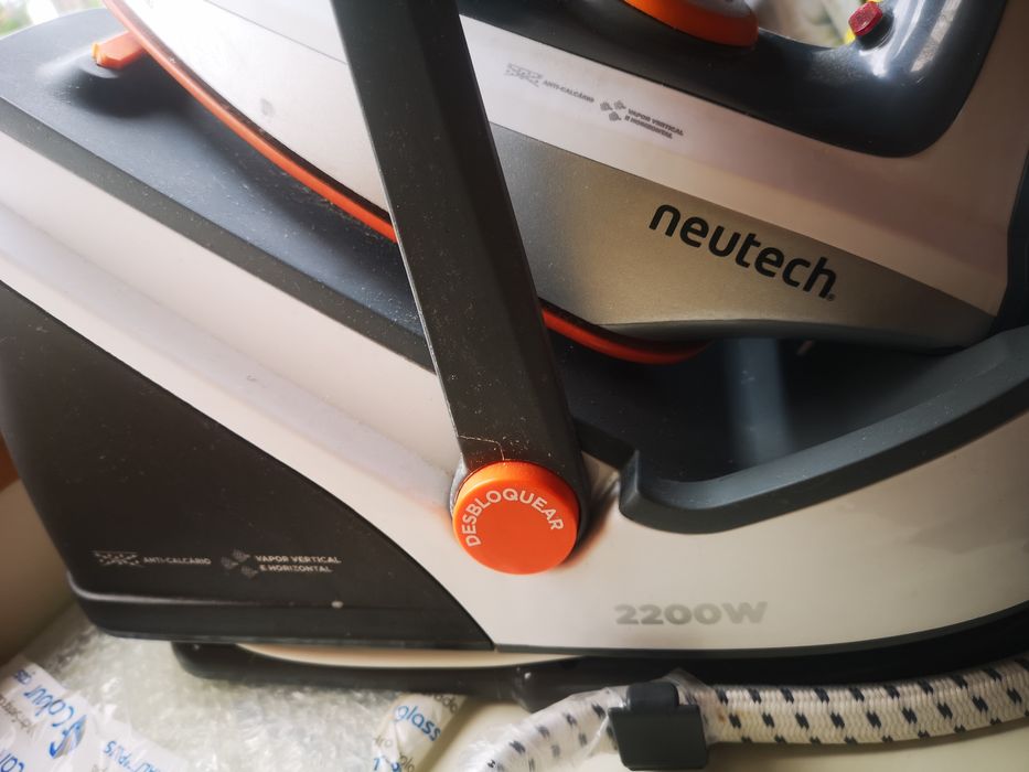 Ferro de engomar com caldeira