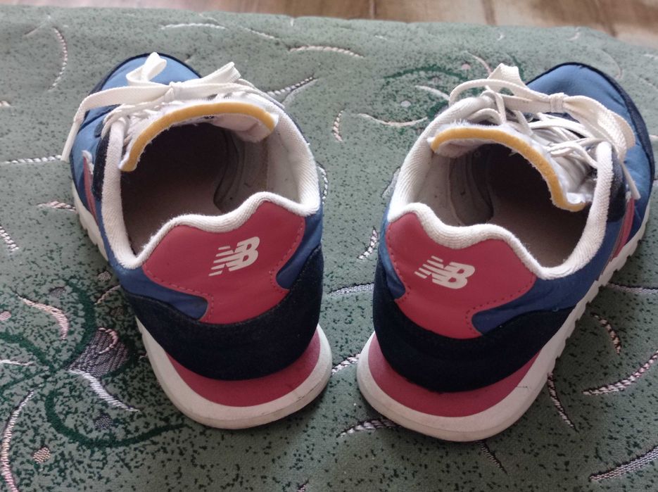 Кроссовки New balance 527 оригинал)фирменные размер-39 стелька- 25,5см