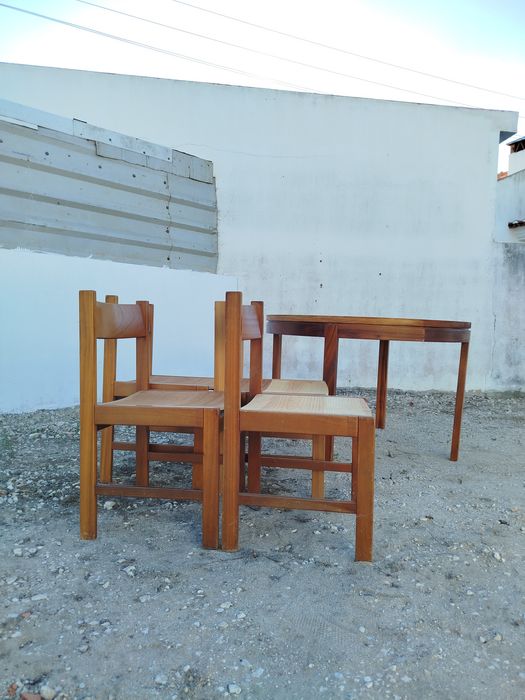 Mesa e cadeiras usadas
