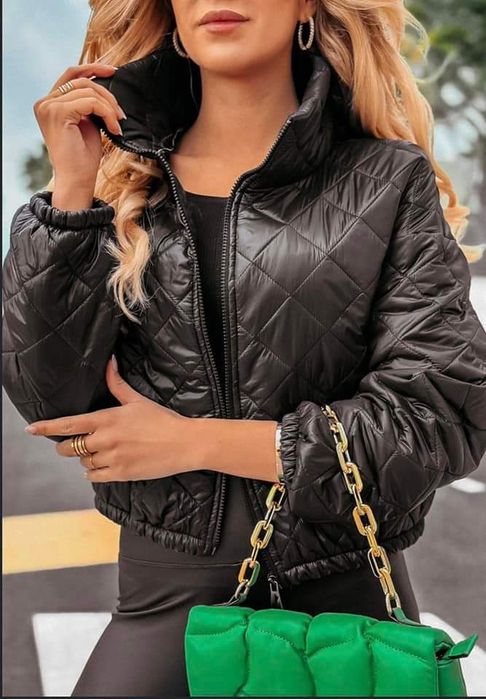 Продається жіноча весняна куртка