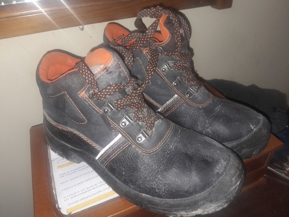 Botas trabalho biqueira de aco nr.39    5€