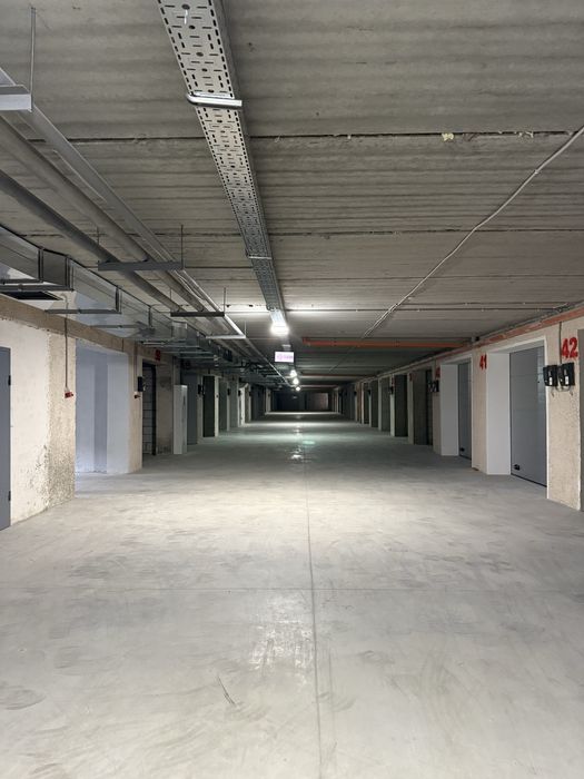 Продам гаражний бокс в центрі міста! -1 поверх