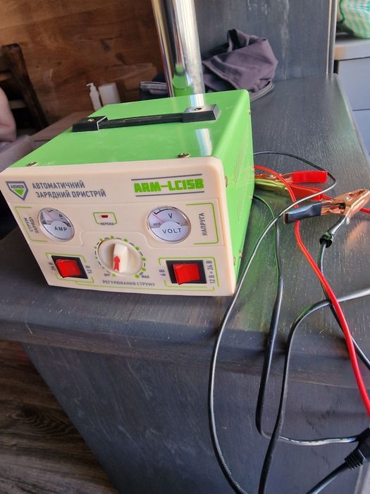 Зарядний пристрій