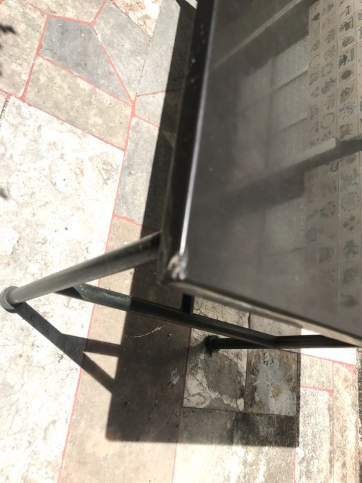 Mesa de café com tampo de mármore