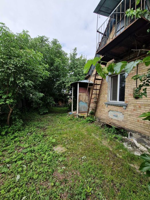 Продається будинок  у центрі с. Бабинці  для дачі чи нової забудови