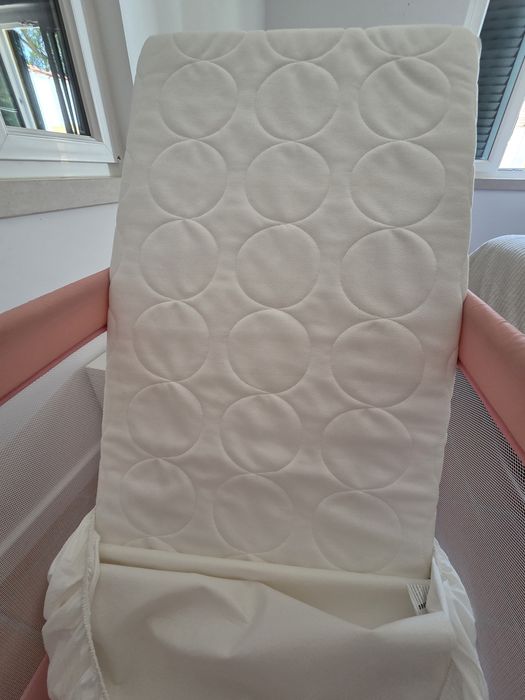 Cama/berço de bebé transportável, com colchão .