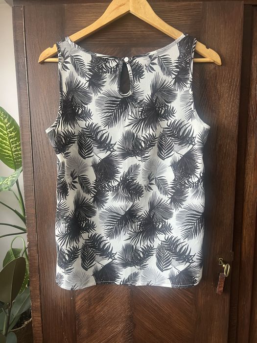 Czarno biała koszulka bez rękawów w liście L