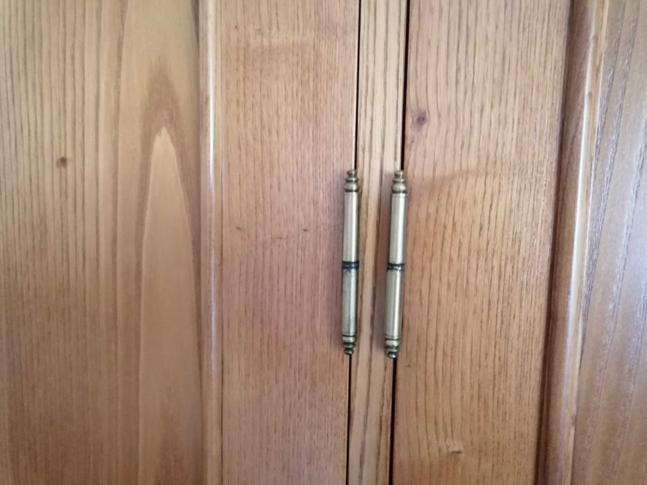 Roupeiro de Quarto - Portas de madeira de Carvalho