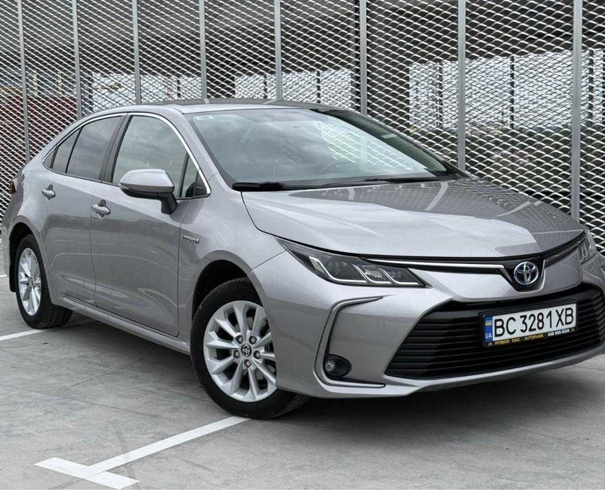 Оренда Toyota Corolla 2021 гібрид автомат — Львів