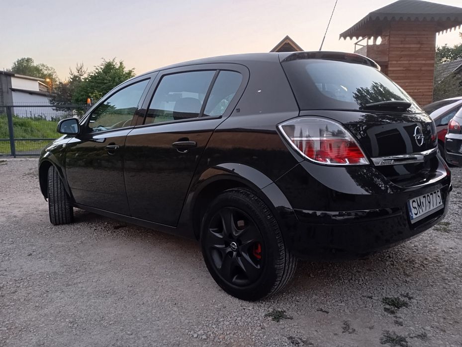 Opel Astra H 1.6 benzyna 2012