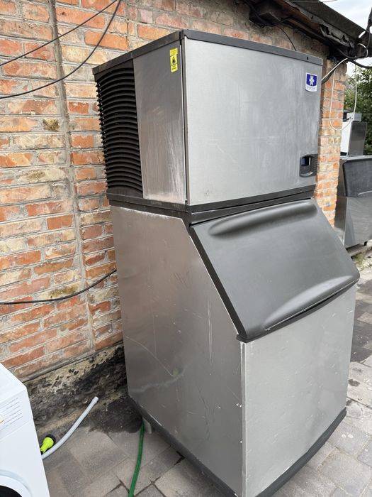 Льодогенератор Manitowoc 250 кілограм на добу кубикового льоду