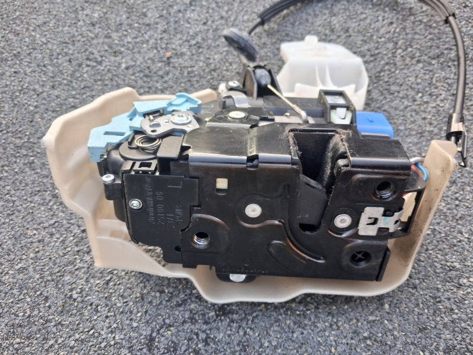 Zamek drzwi przód lewy vw touran II lifcie 07-15 europa