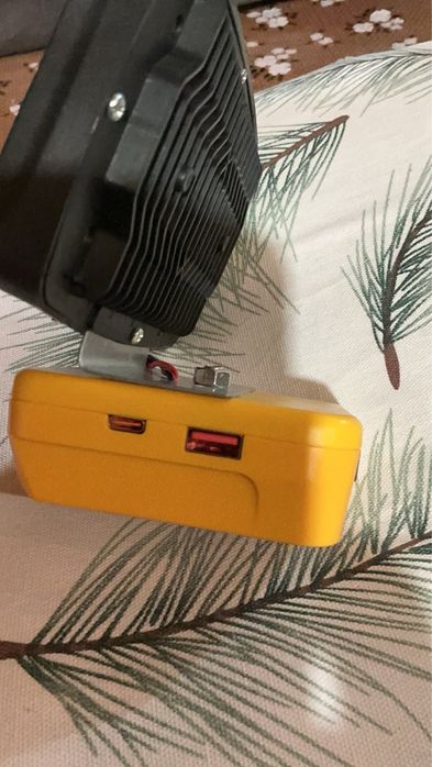 Прожектор плюс павербанк на акумулятор dewalt 2 usb вихода