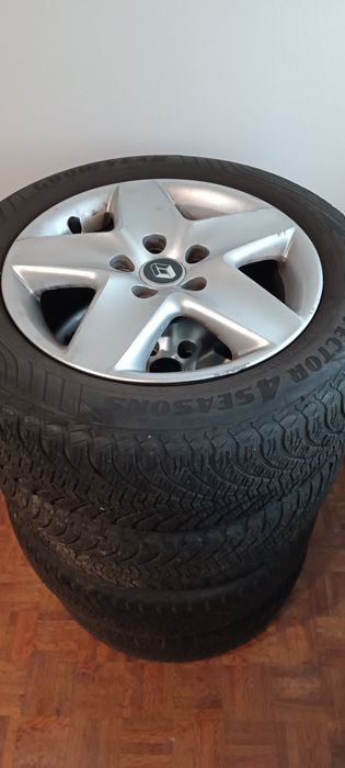 4 Jantes 16 Renault  5x114.3 com pneus Goodyear usados e tampas