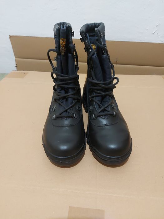 Botas FAL pretas tamanho 40 novos, oferecem conforto e durabilidade