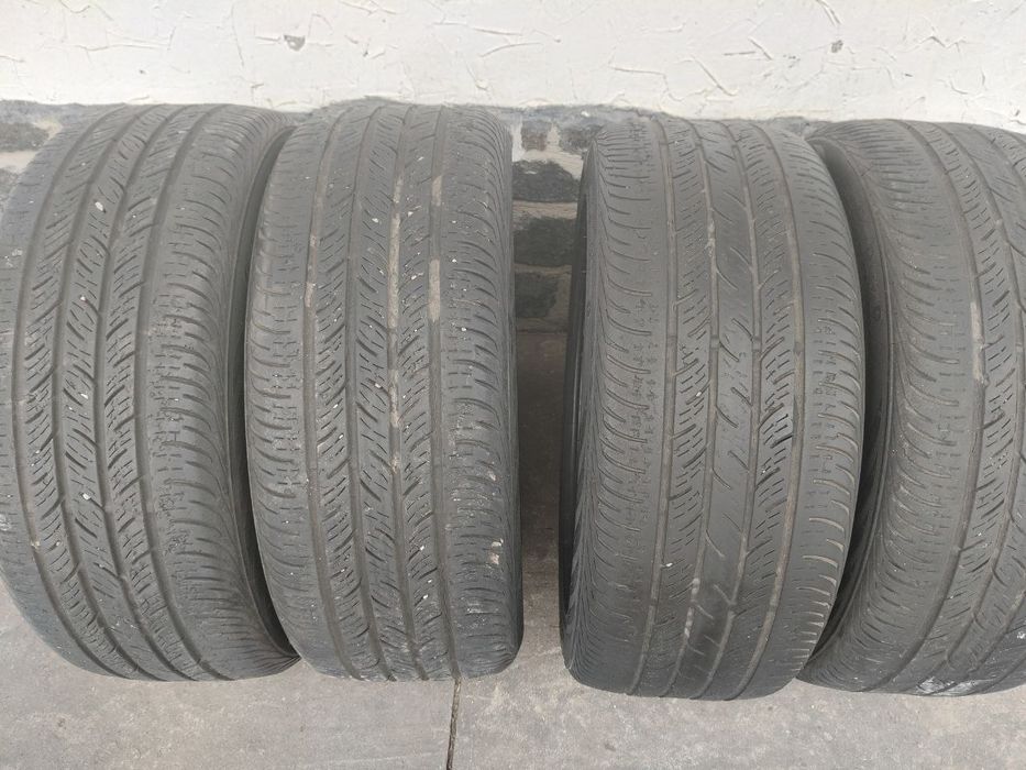 Шини R17 ,215-50