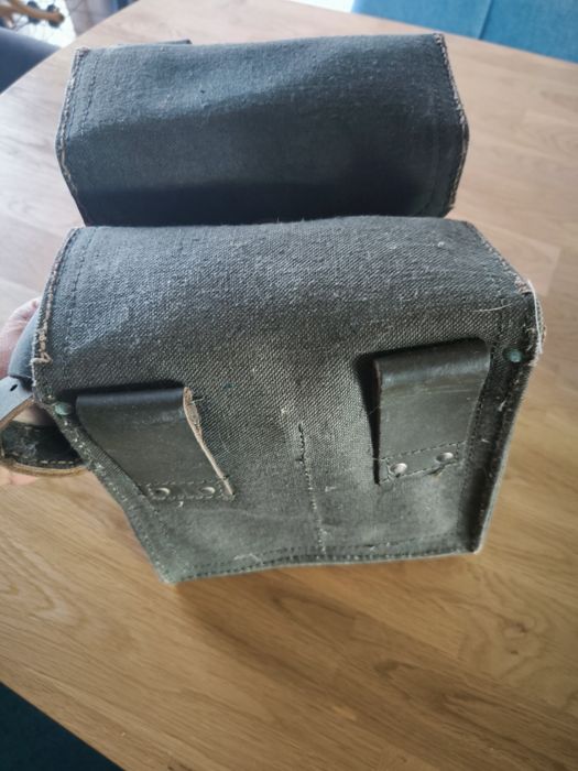 Duas bolsas militares