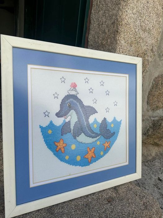 Quadro bordado em ponto cruz - golfinhos