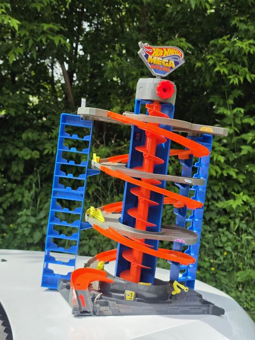 HotWheels Mega Garage