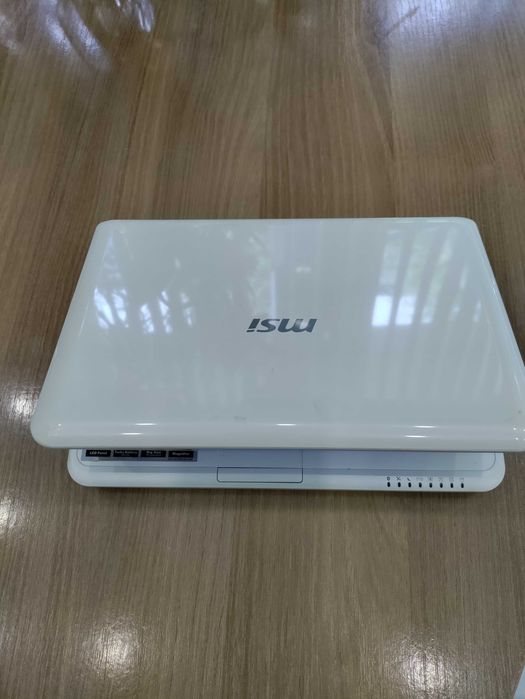Notebook MSI  model MS-6837D