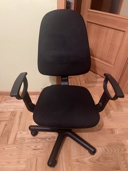 Krzeslo fotel obrotowy regulowany biurkowy biurowy czarny