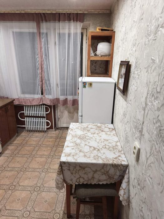 сдам 1 ком Тополь 1 дом 25  рядом Варус, есть гараж