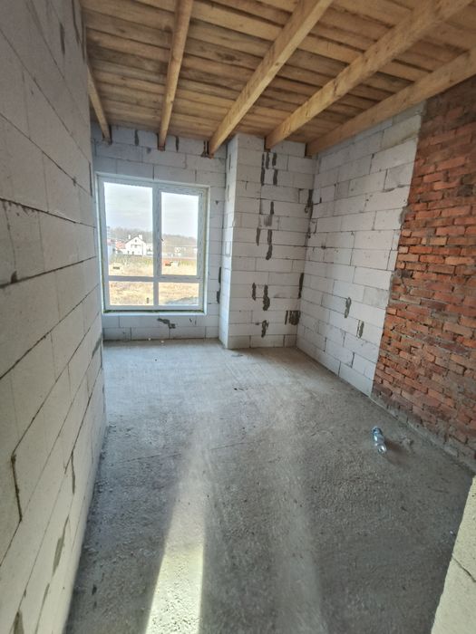 Продаж спареного котеджу у  Зимній Воді