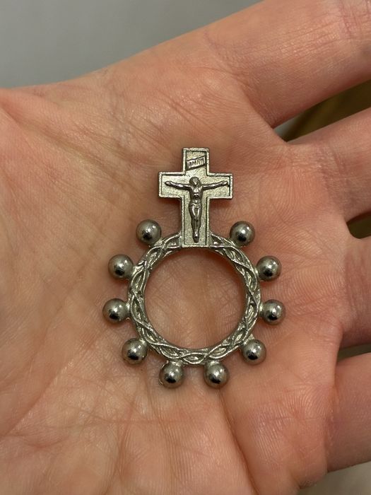 Stary różaniec na palec