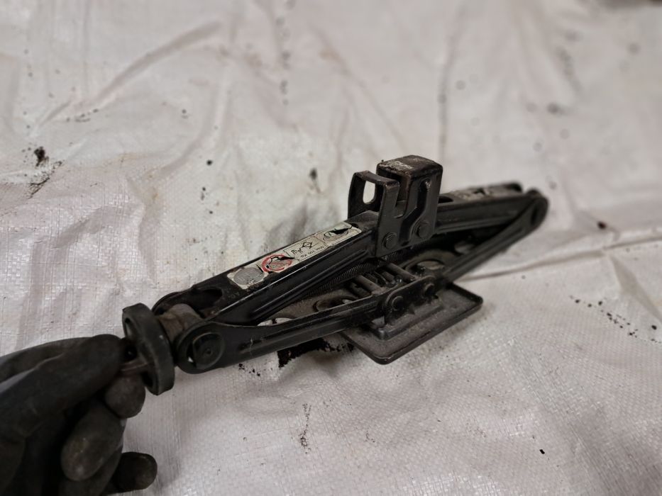 Podnośnik samochodowy 700 kg