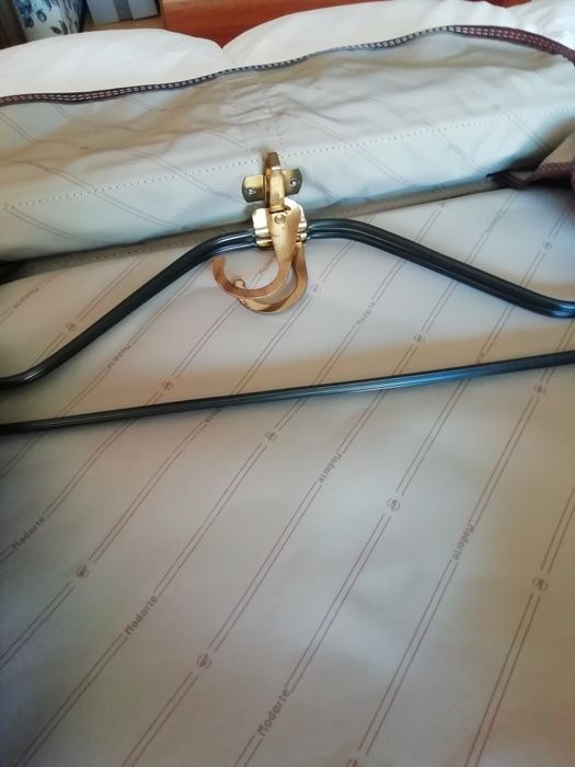 Porta fatos para viagem (mão e tiracolo)