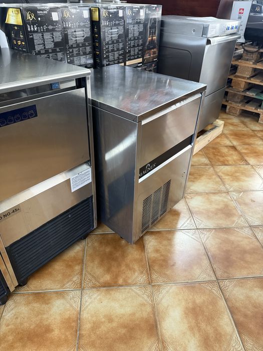 Maquina de Gelo 45kg muito nova