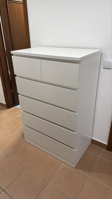 2x Cómodas Malm com 3 e 6 gavetas