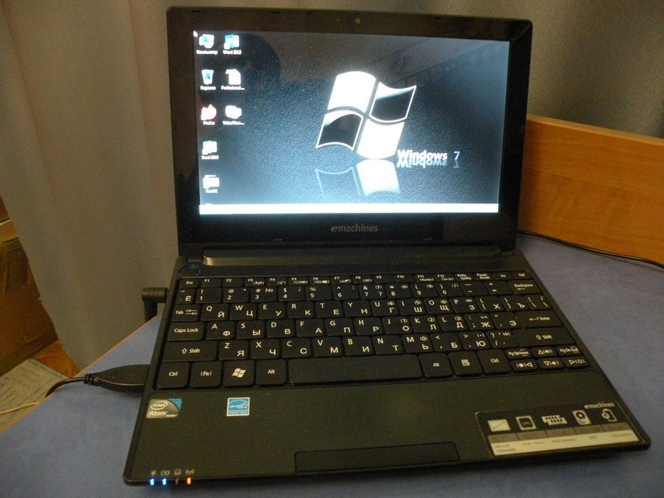 Нетбук Acer eMachines (2Гб DDR3 / 320Гб/ робочий/ сумка)