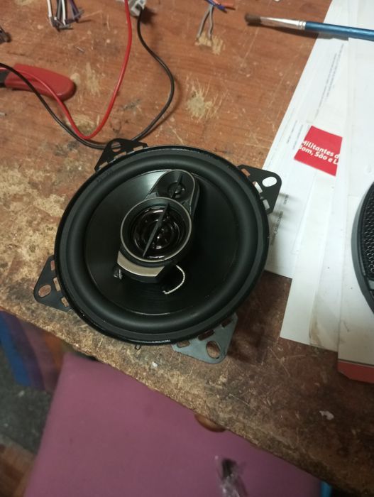 Par de colunas de som