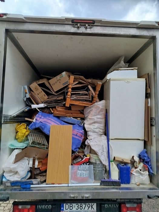 Opróżnianie pomieszczeń wywóz utylizacja przeprowadzki transport