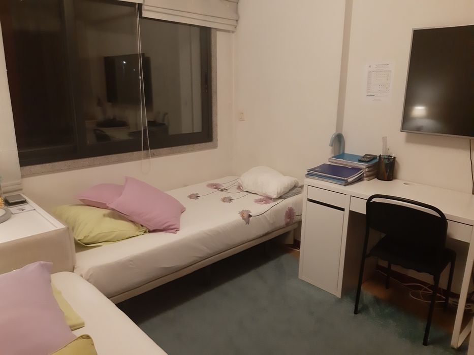 Quarto de criança - juvenil - cama - secretária - cômoda