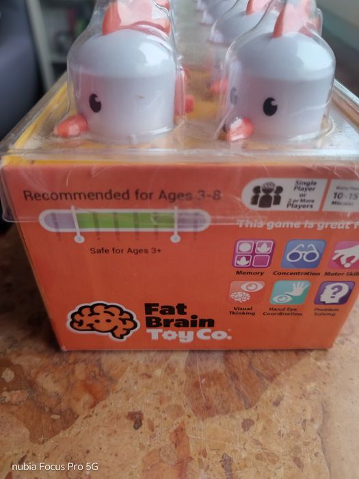 Gra Kurnik Peek-A-Doodle Doo Fat Brain Toys Memory kurki kury
