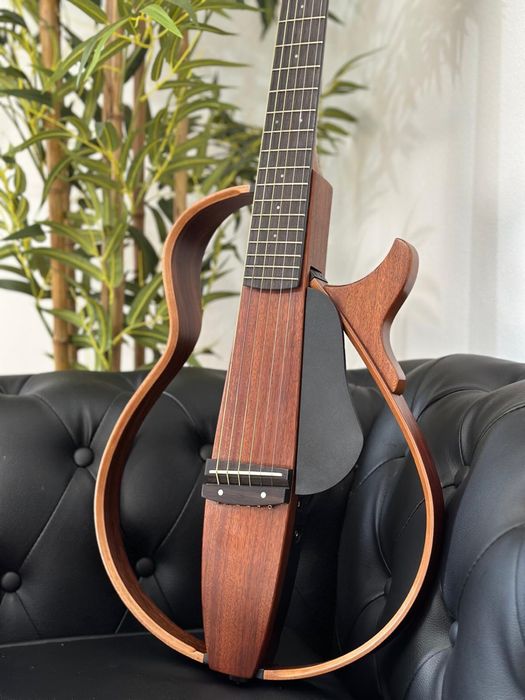 Yamaha silent SLG200s