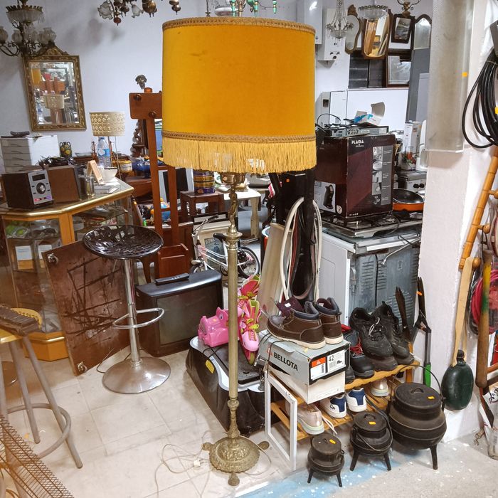 Candeeiro de pé  grande estilo antigo