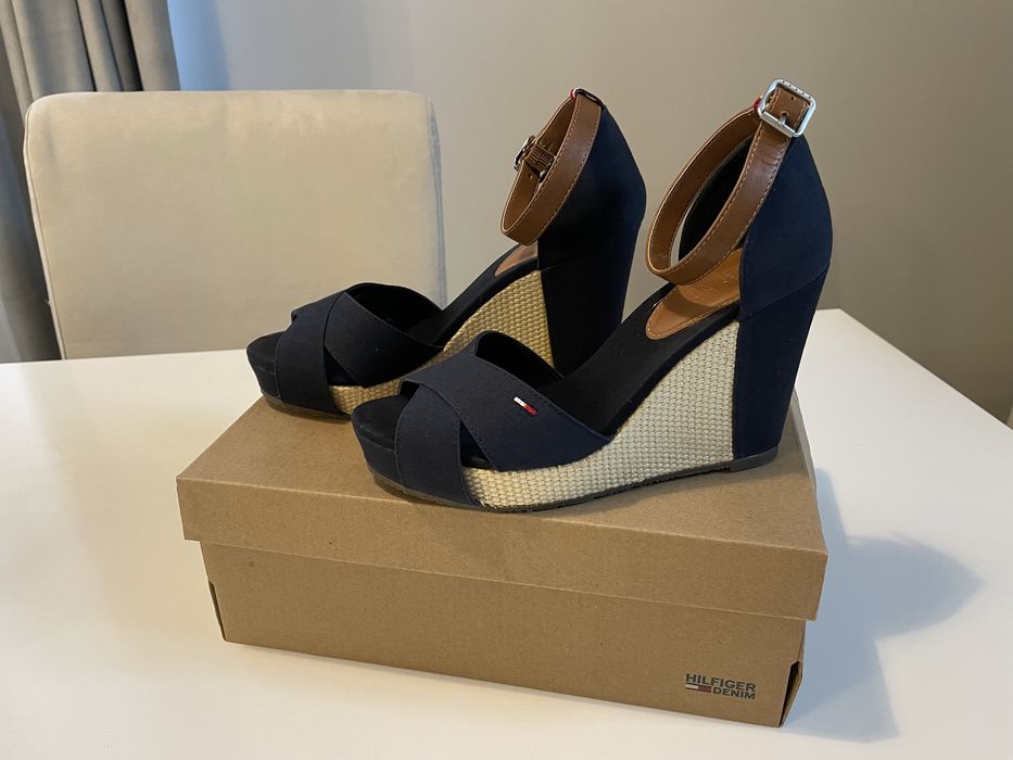 Sandały Tommy Hilfiger oryginalne 38 idealny