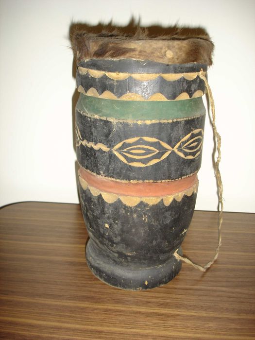 Tambor africano artesanal