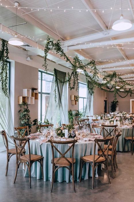 Wynajem krzeseł na wesele, krzesła weselne Boho rustykalne, drewniane