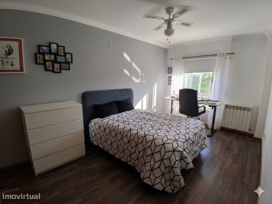 Apartamento T3 com varanda em Carcavelos