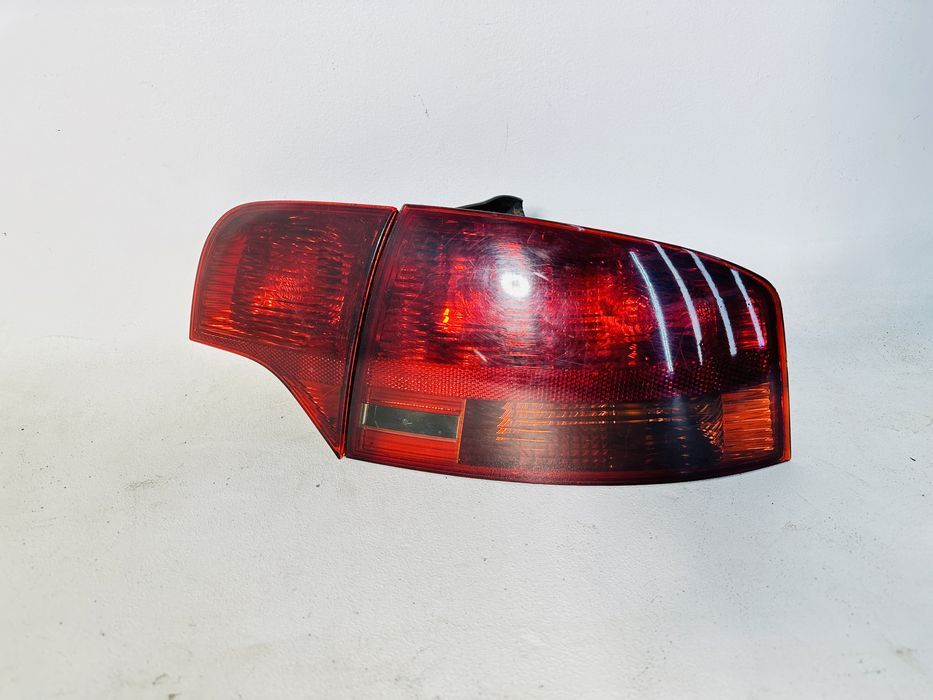 Audi A4 B7 Sedan lampa prawy tył w błotnik klapę tylna prawa