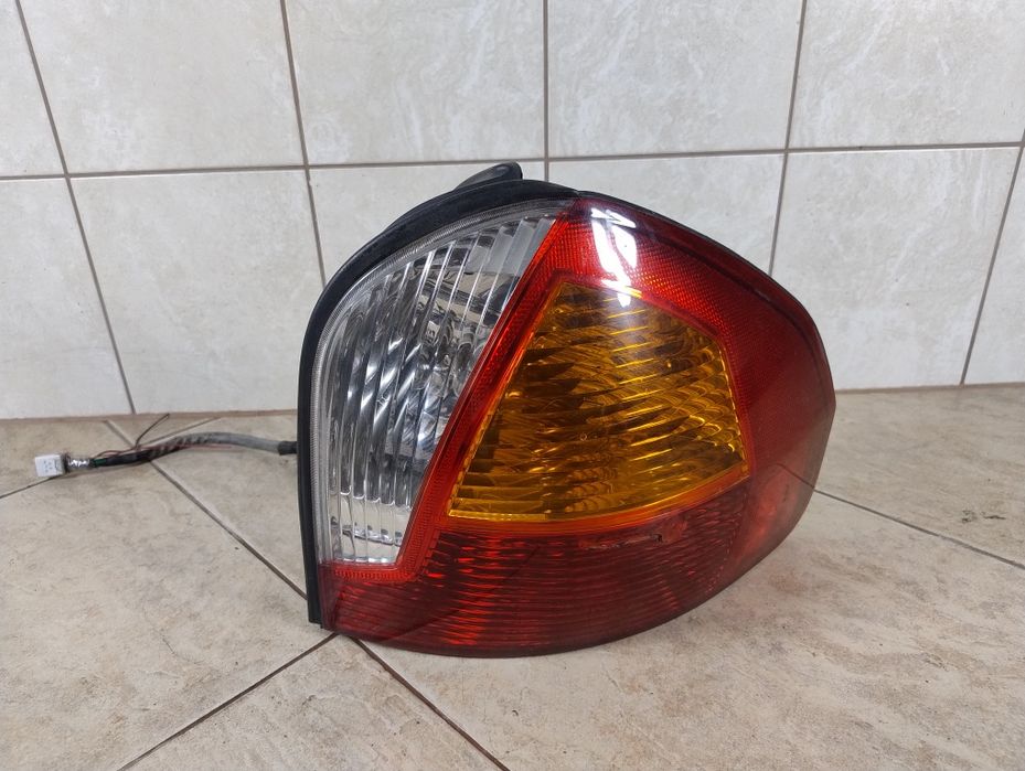 Hyundai Santa fe 1 I  Santafe lampa Europa  prawy tył wysyłka