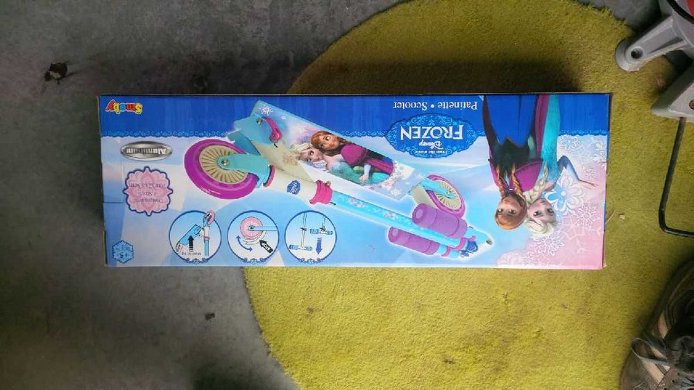 patinete usada Frozen e CARS