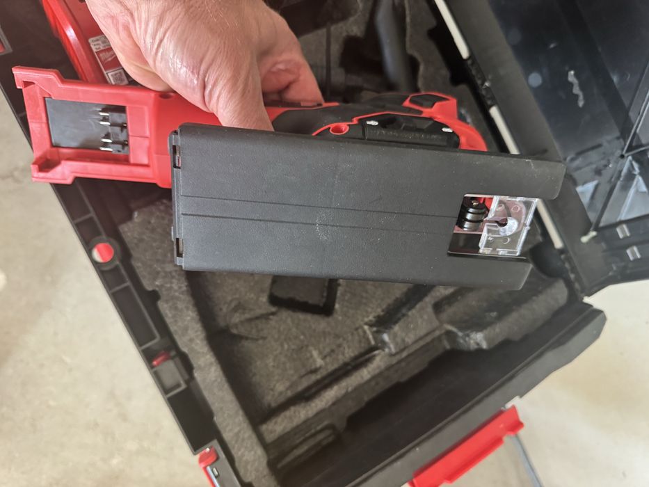 Milwaukee M18 FBJS. Wyrzynarka