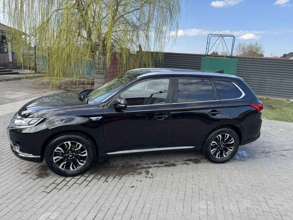 Mitsubishi Outlander PHEV 2016