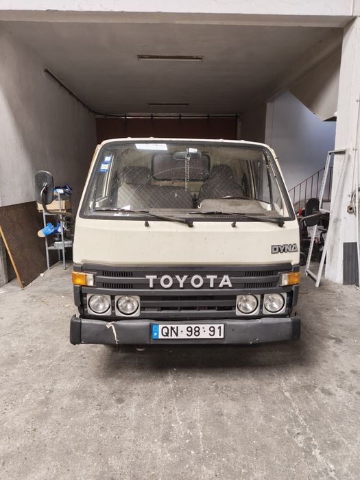 Toyota Dyna 150 com inspeção